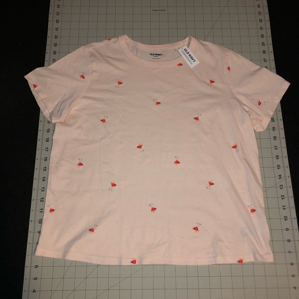 Old Navy. Short Sleeve Top. Size Large. Light Pink Color. NWT.
